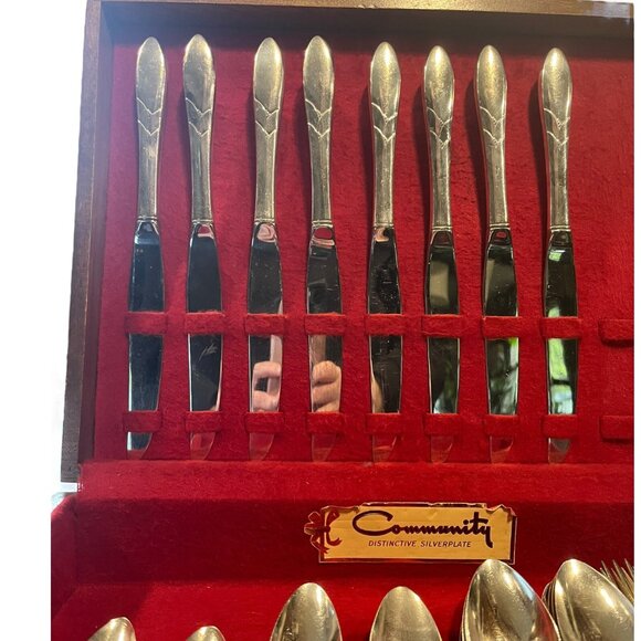 Lady Hamilton silverplate flatware by Community. 36 pc set incl. original case. - Picture 2 of 16